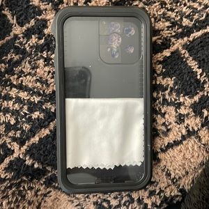 iphone 12 pro lifeproof case black